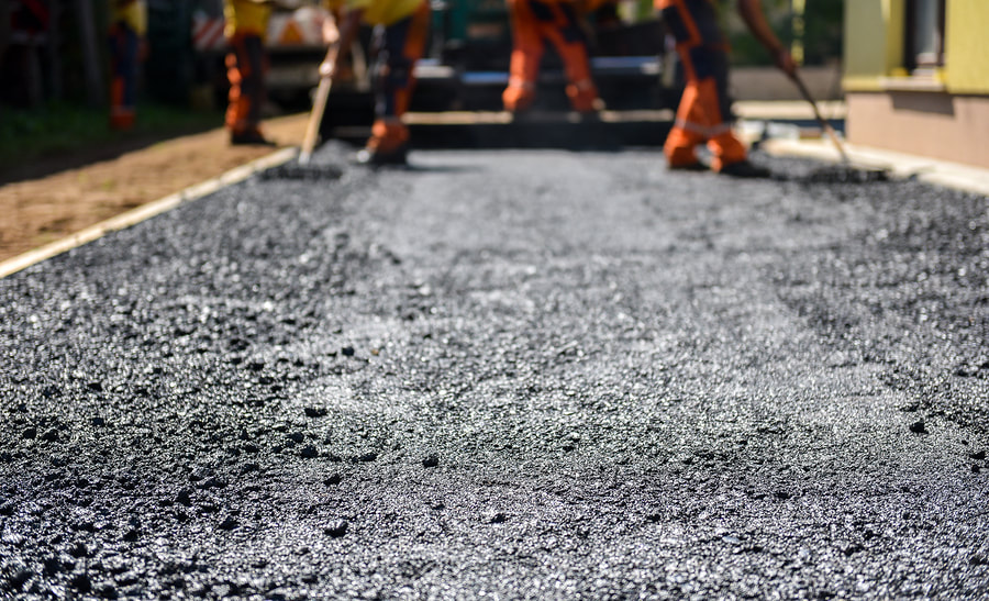 roads paving asphalt workers